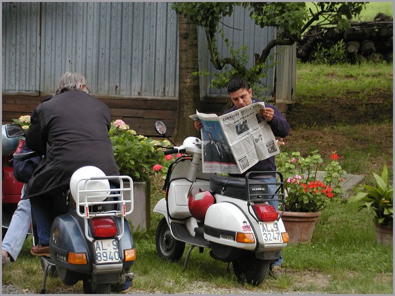 Mai visto uno al raduno leggere il giornale